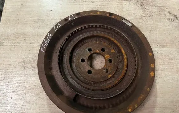 Skoda Fabia Mk2 (5J) Flywheel 03D105271