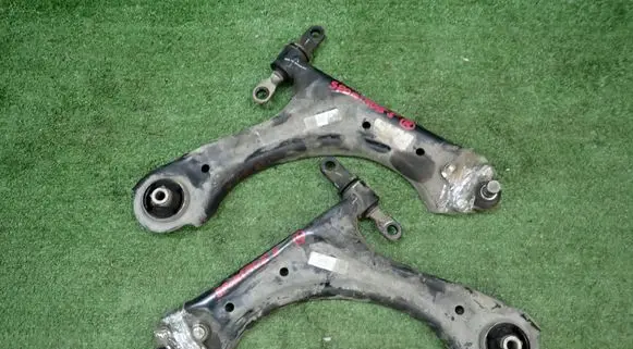 KIA Sportage Front lower control arm/wishbone 
