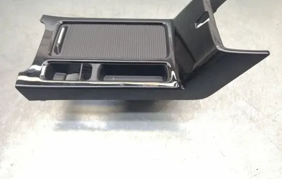 Cup holder front