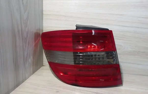 Mercedes-Benz B W245 Rear/tail lights A1698202564 27520116