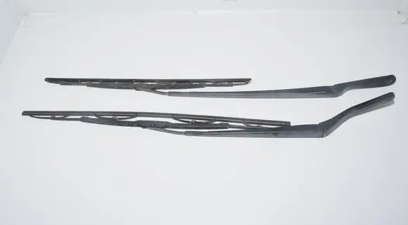 BMW X5 E53 Windshield/front glass wiper blade 7075612 8245372