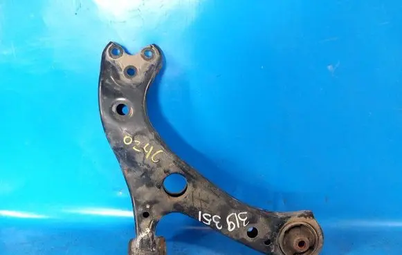 Toyota Prius xw60 Front lower control arm/wishbone 4806847060