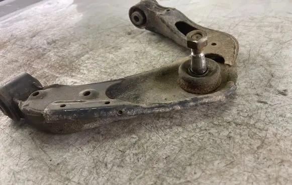 Nissan Navara D40 Front lower control arm/wishbone