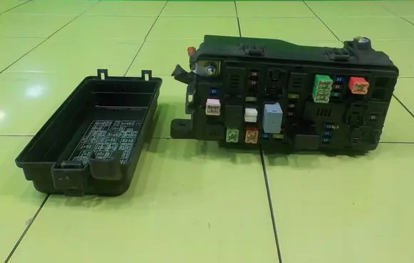 Chevrolet Spark Fuse box set BEZPIECZNIKOW TP169