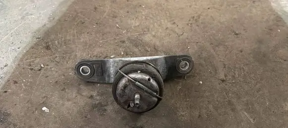 Engine mount bracket