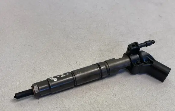 Jeep Grand Cherokee (WK) Fuel injector A6420700587 0445115027 BBICI5H