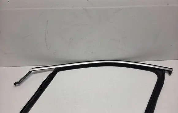 Mercedes-Benz B W247 Rubber seal front door window/glass E06580G
