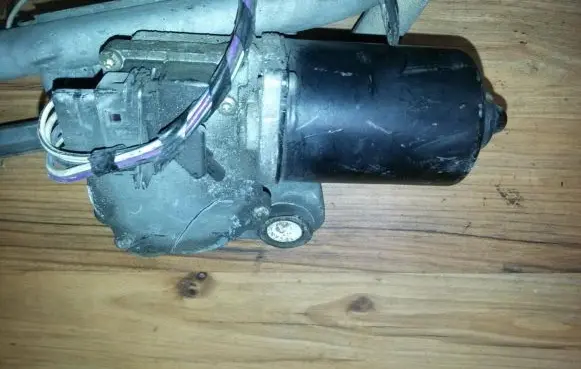 Ford Mondeo MK I Wiper motor 93bb17b571ac