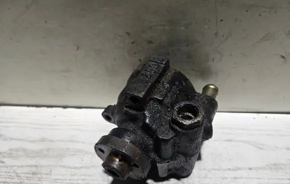 Renault Laguna I Power steering pump 7700823735F 7700823794B