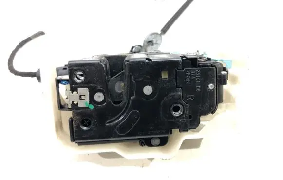 Volkswagen Touran II Front door lock