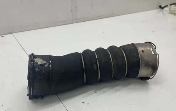 BMW 5 F10 F11 Intercooler hose/pipe 7800144