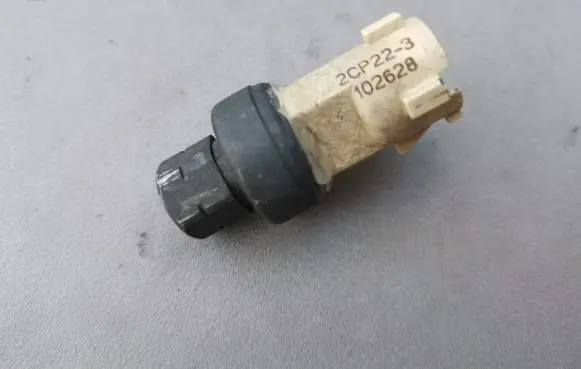 Chrysler Voyager Air conditioning (A/C) pressure sensor 2CP223 102628