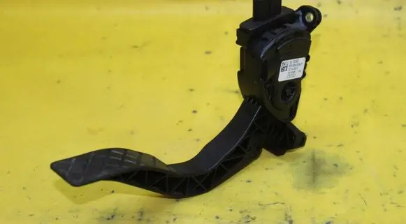 Audi A4 S4 B8 8K Accelerator throttle pedal 8K0129618