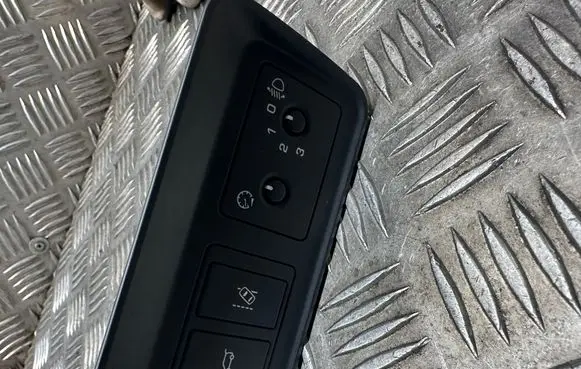Land Rover Discovery Sport Tailgate opening switch GK7211654CB