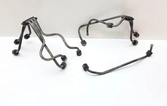 Volvo XC90 Fuel injector supply line/pipe 