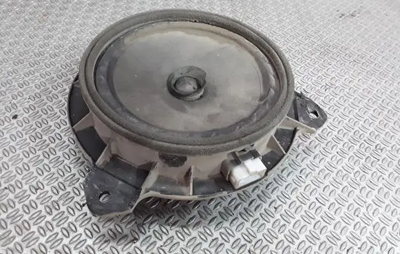 Toyota Auris 150 Rear door speaker