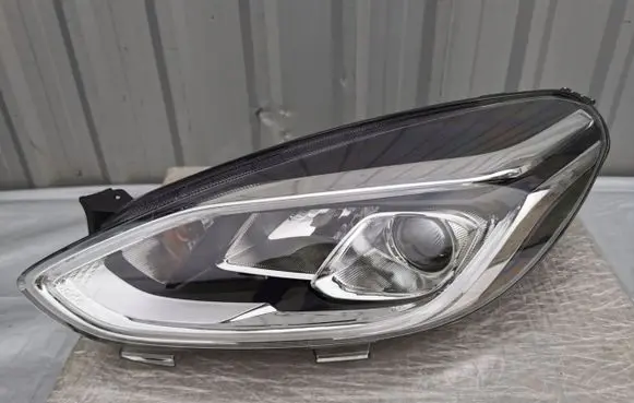 Ford Fiesta Headlight/headlamp 13E015