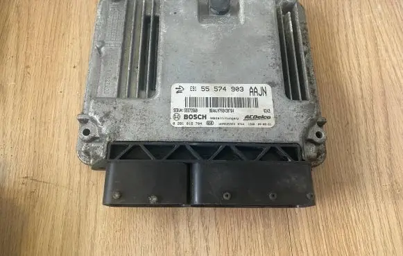 Opel Insignia A Engine control unit/module 55574903 0281016704 55573560