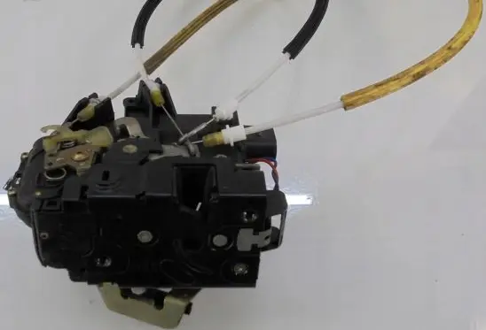 Audi A6 S6 C5 4B Front door lock 3241719