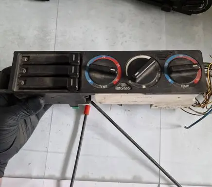 BMW 5 E34 Climate control unit 13842900