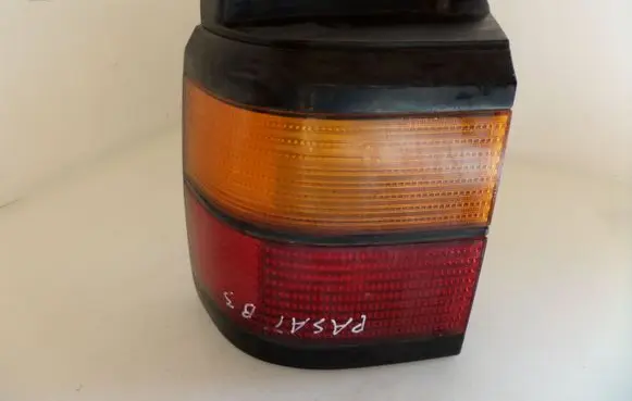 Volkswagen PASSAT B3 Tailgate rear/tail lights 333945111