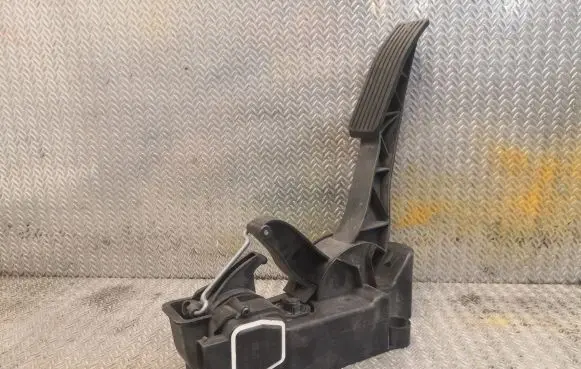 Mercedes-Benz A W169 Accelerator throttle pedal 1693000204