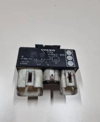 Volvo S70 V70 V70 XC Coolant fan relay 899251000