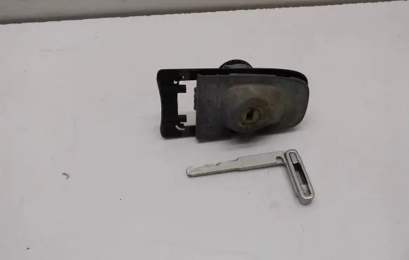 Volvo S60 Front door lock (next to the handle) 31276333