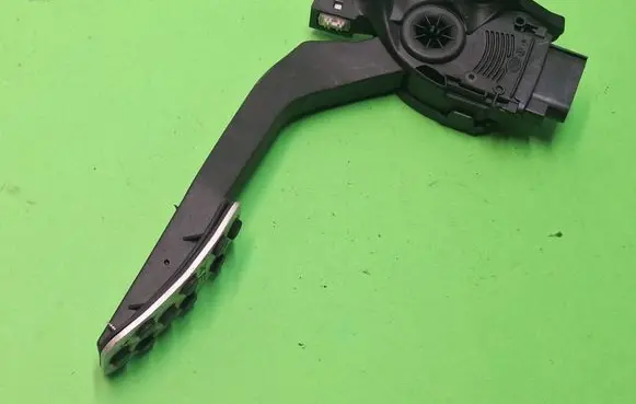 Jaguar XF X250 Accelerator throttle pedal 9X239F832BA C95YE04 6PV00969803
