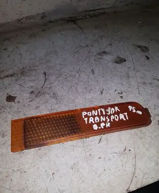 Pontiac Trans Sport Front reflector 