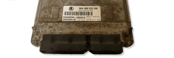 Skoda Octavia Mk1 (1U) Engine control unit/module ECU 06A906033DM 06A906033DN 5WP402560