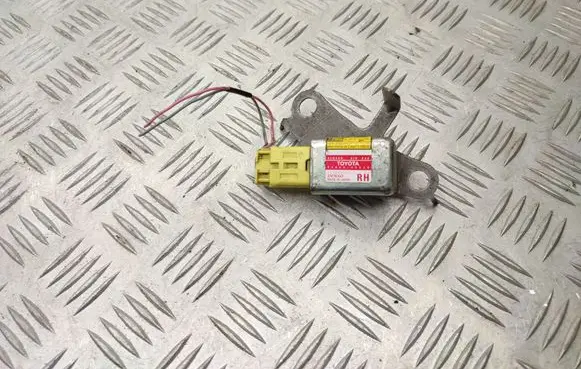 Toyota Avensis T250 Airbag deployment crash/impact sensor 8986042020