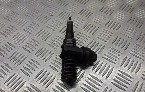 Skoda Octavia Mk2 (1Z) Fuel injector 038130073AG