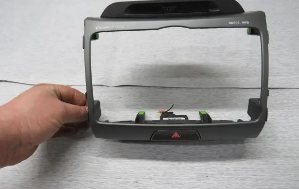 KIA Sportage Dashboard center trim panel U09783-3810