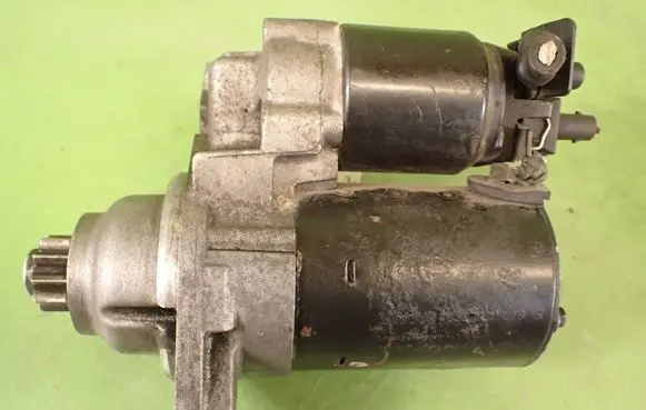 Volkswagen Polo Starter motor 021911023G
