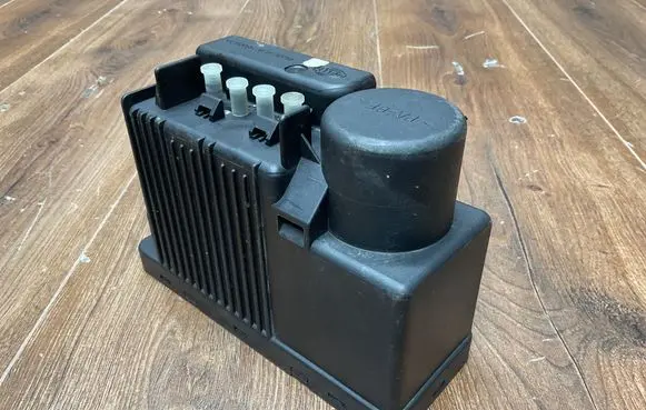 Mercedes-Benz SL R129 Central locking vacuum pump 1298000448