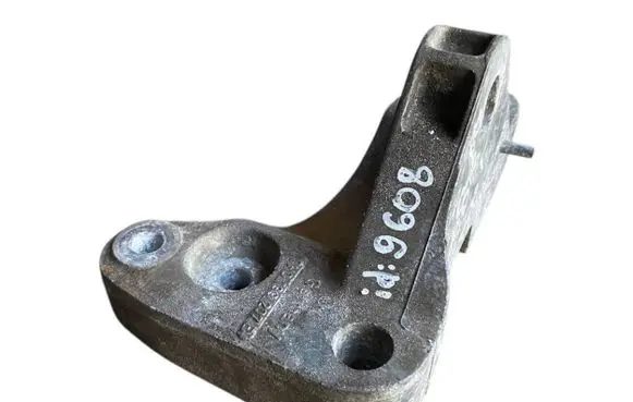 Volkswagen Transporter - Caravelle T5 Engine mounting bracket 7H0199207B