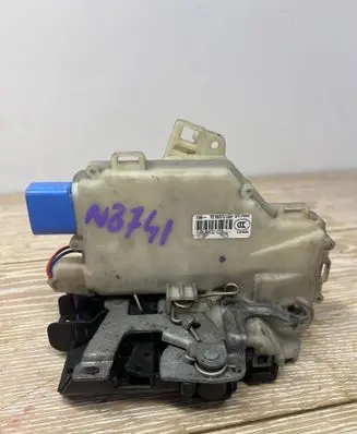 Volkswagen Transporter - Caravelle T6 Front door lock 7E1837015B
