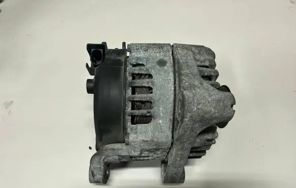 BMW 3 E90 E91 Generator/alternator 7802261 FG18S019 2543461C