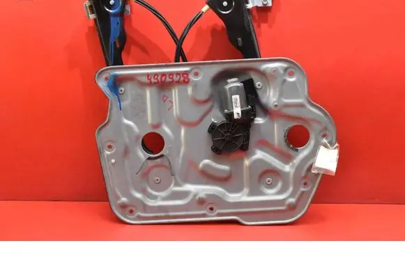 Nissan Qashqai Front door window regulator with motor 