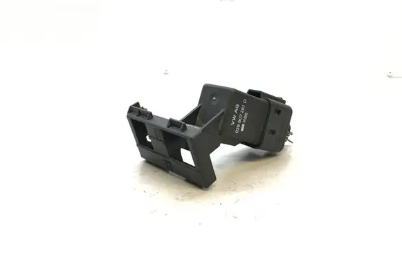 Volkswagen Golf VI Glow plug pre-heat relay 0281003038 038907281D K4693