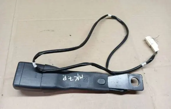 Suzuki Swift II Front seatbelt buckle