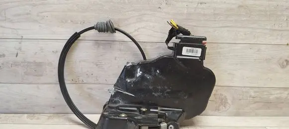 Volvo V50 Front door lock 30699792