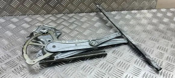 Toyota Verso Front window lifting mechanism without motor
