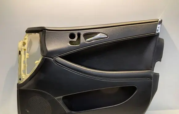 Mercedes-Benz CLS C219 Front door card panel trim A2197203262 00009E43 6819584