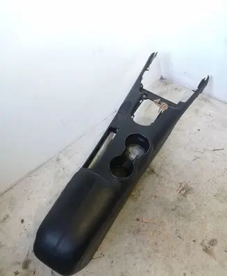 Ford Mustang VI Center console