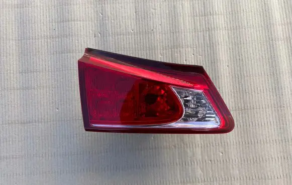 Lexus IS 220D-250-350 Tailgate rear/tail lights