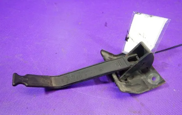 Renault Scenic II - Grand scenic II Front door lock loop/hook striker 8200119676B