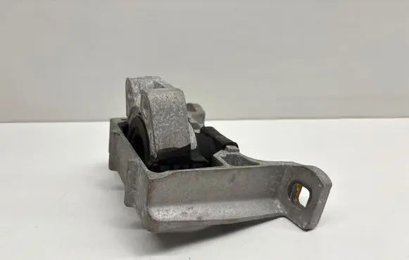 Volvo V50 Engine mount bracket 