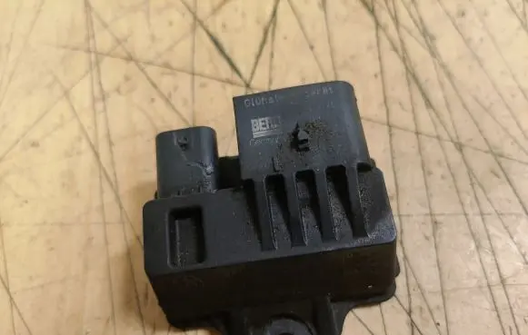 BMW 5 F10 F11 Glow plug pre-heat relay 857008702 8570087